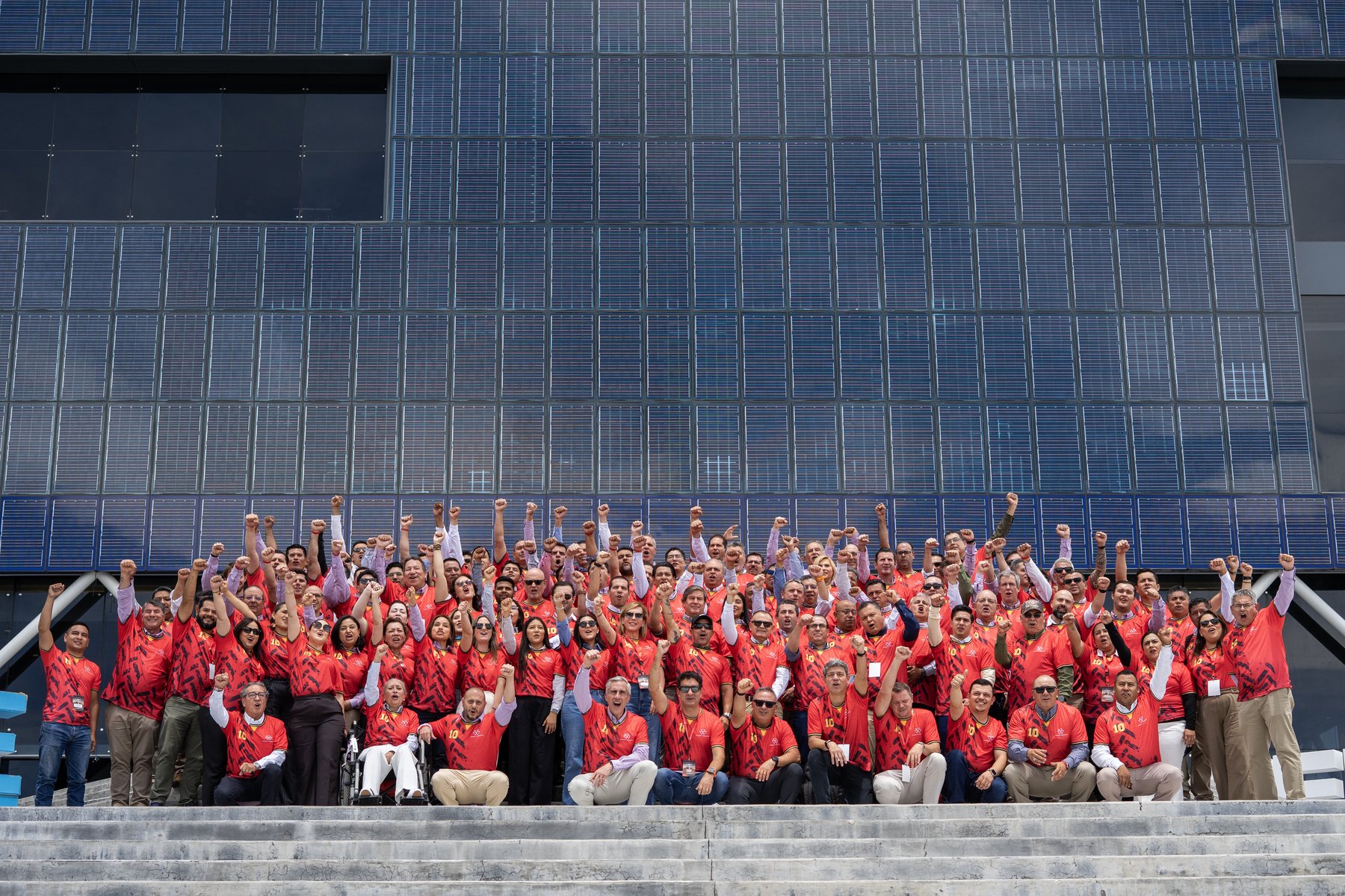Foto oficial del MF Dealer Meeting 2026 — equipo completo en BLOQUE